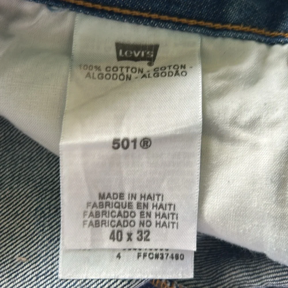 Levi's 501 Straight leg Button Fly Jeans Size 40 / 32